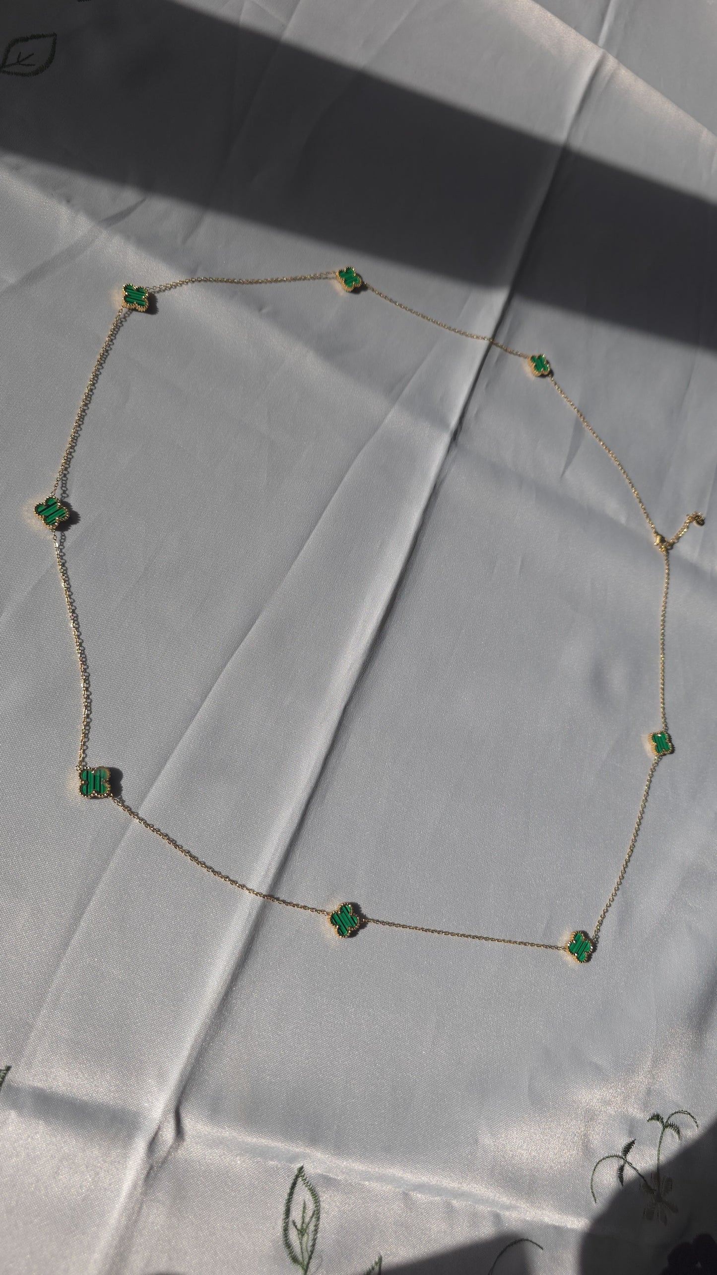 V leaf Necklace