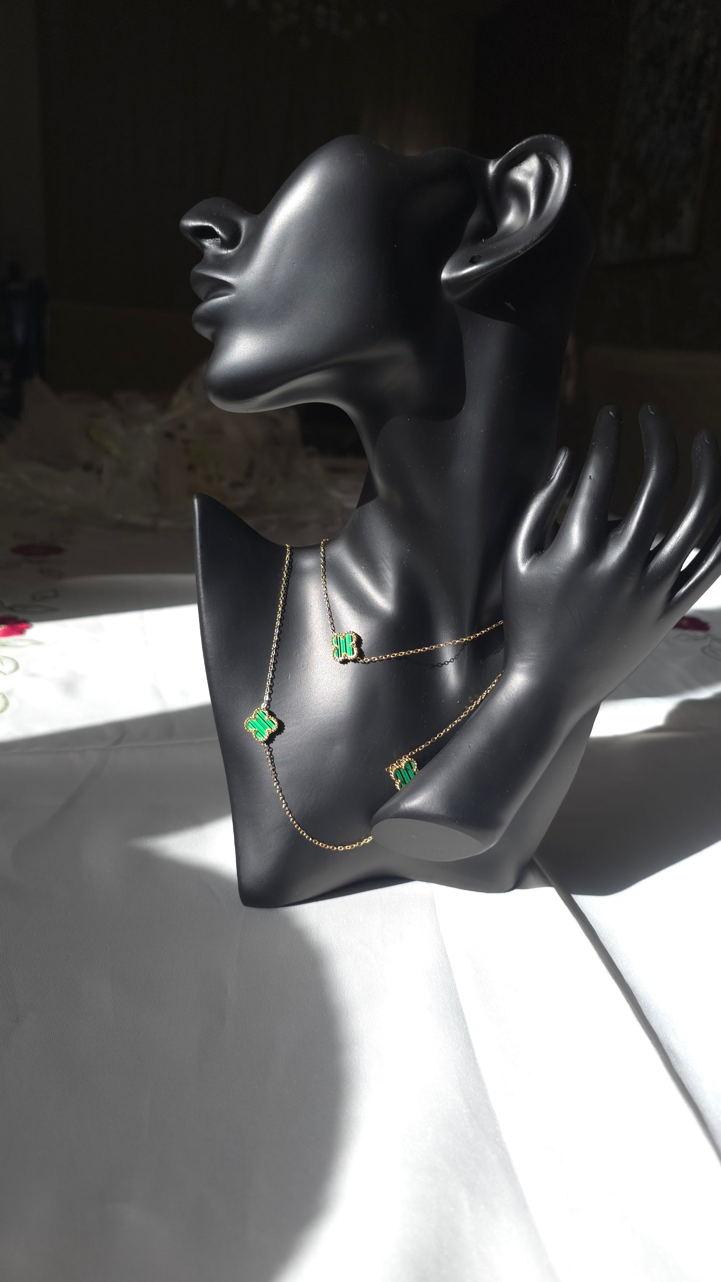 V leaf Necklace