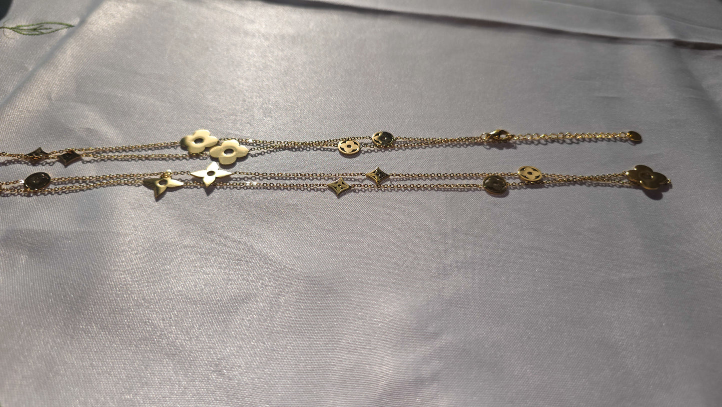 Plain V leaf Necklace
