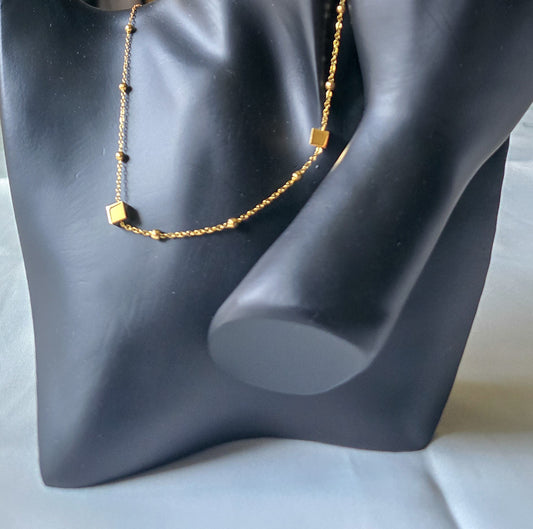 Novélia Necklace